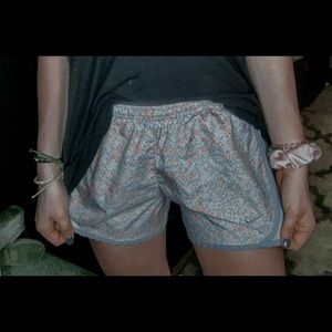 Nike scallop rubbing shorts